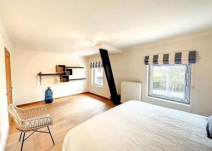 Au Regard Des Biches *